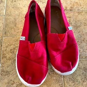 Toms/ red